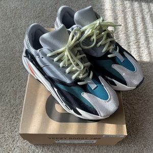 YEEZY BOOST 700
